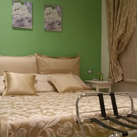 Selenebeach B&B 지아르디니낙소스
